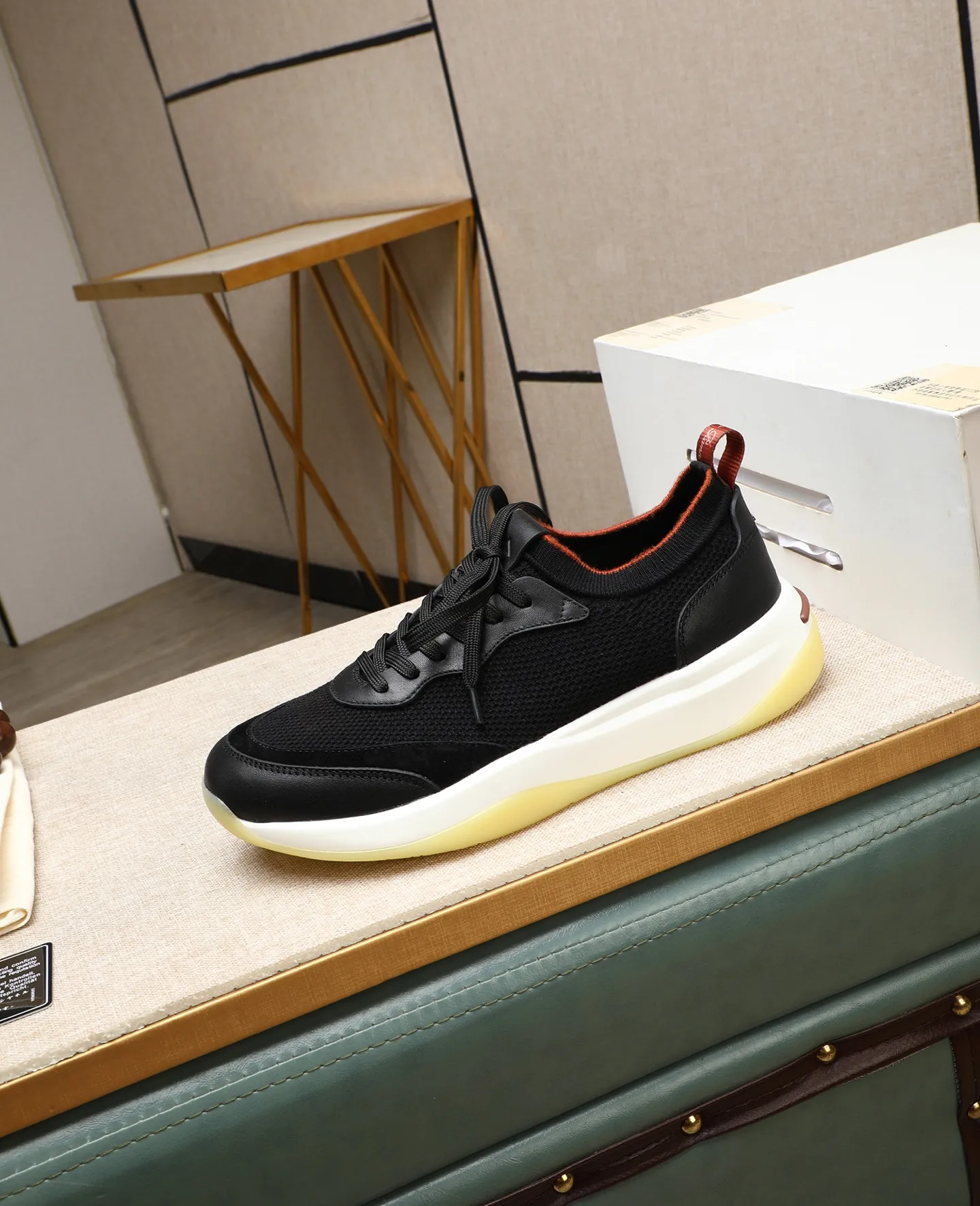 Men's shoes 💰620 🔥𝐥𝐨𝐫𝐨 𝐏𝐢𝐚𝐧𝐚 lp classic loafers, an Italian treasure brand, the only brand that can match Hermès! Only after wearing it do we realize that we can’t live up to our feet. The upper is made of imported first-layer cowhide with breathable fly-knit fabric, water-dyed cowhide foot pads, and the official original glass rubber outsole and pendant. Exclusive original packaging (tag ➕ brand paper ➕ outer box ➕ hand bag) code number: 38-44. Can be customized 45-46